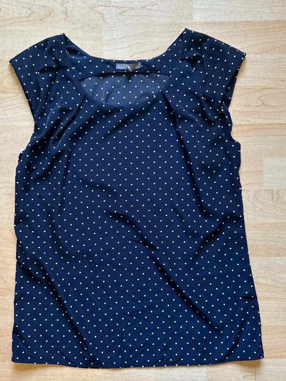 GAP navy polka dot silky top - size XS (true XS)
